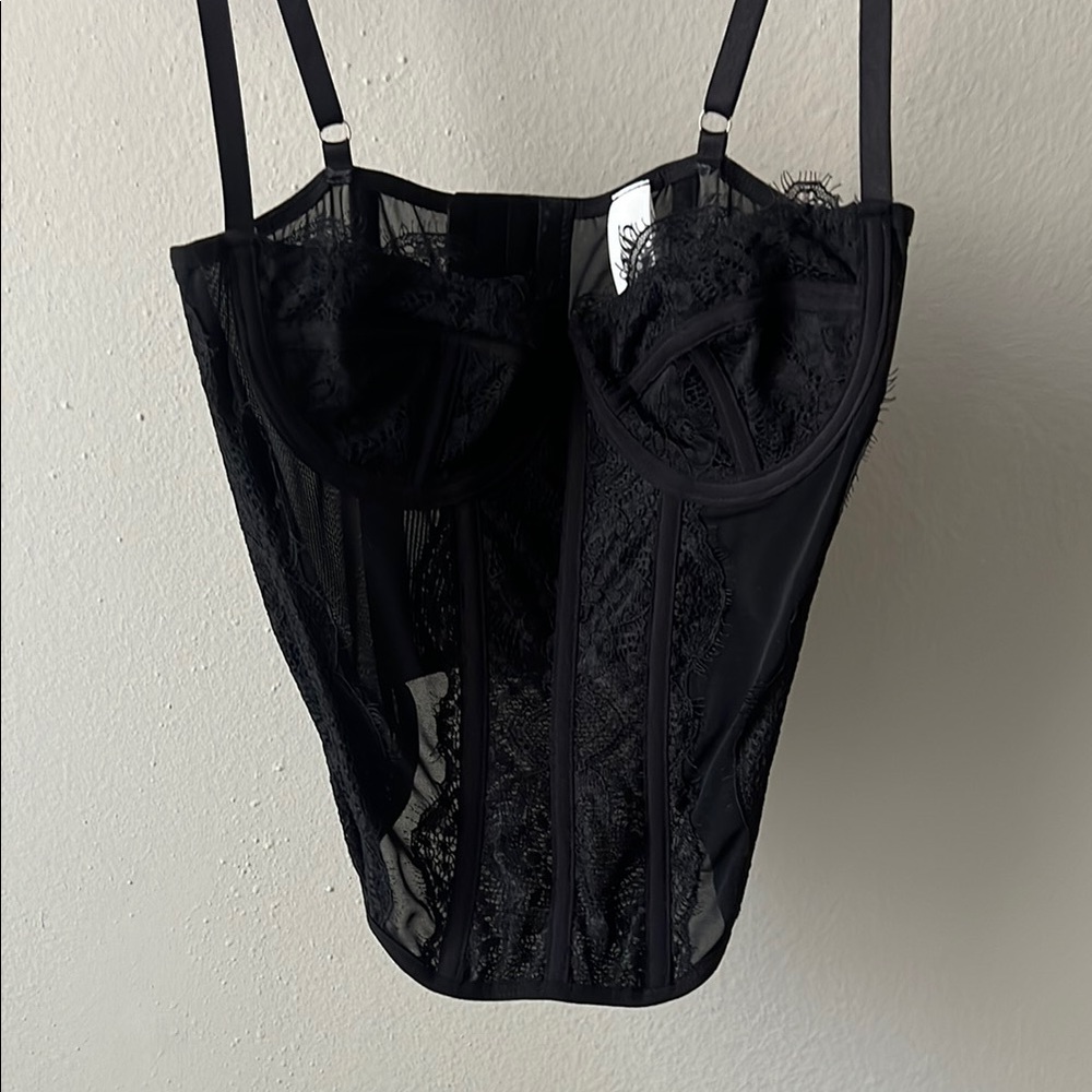 Chic Black Lace Bustier